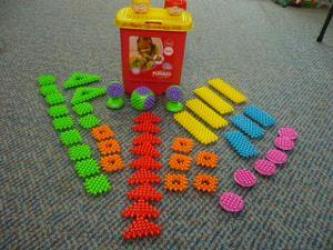 Playskool Clipo Figure Bucket : : Toys